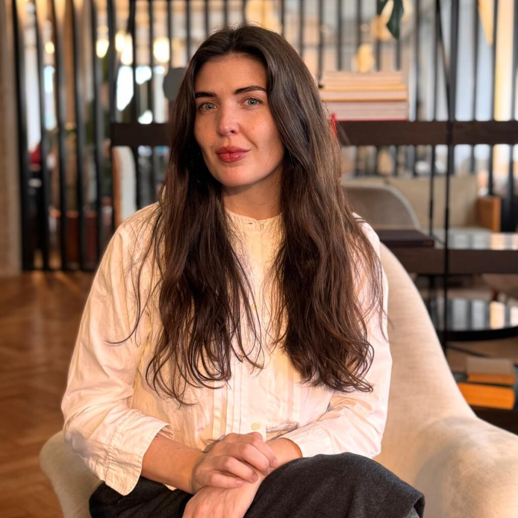 Hannah Benjamin Headshot